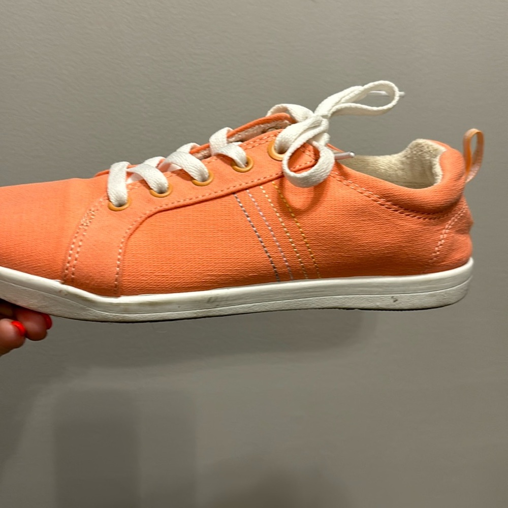Vionic beach tennis shoe size 7